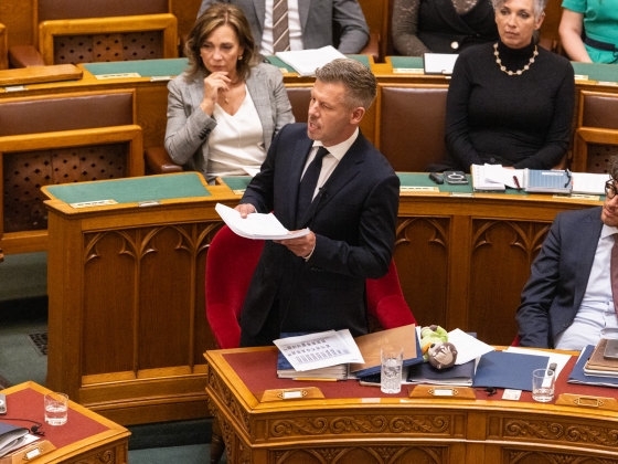 Magyar Péter arról, hogy Orbán megfenyegette a Vagyonvisszaszerzési Hivatal leendő munkatársait: Ez Btk.,  hivatalos személy elleni erőszak, ami 1-5 év börtön