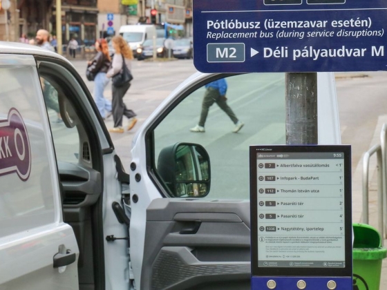 Nem mindennapi újítást vezet be a BKK – ne lepődjünk meg, ha ezt látjuk a fővárosi megállókban