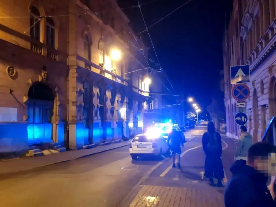 Életveszélyes késelés volt egy szegedi kocsmánál szombaton hajnalban
