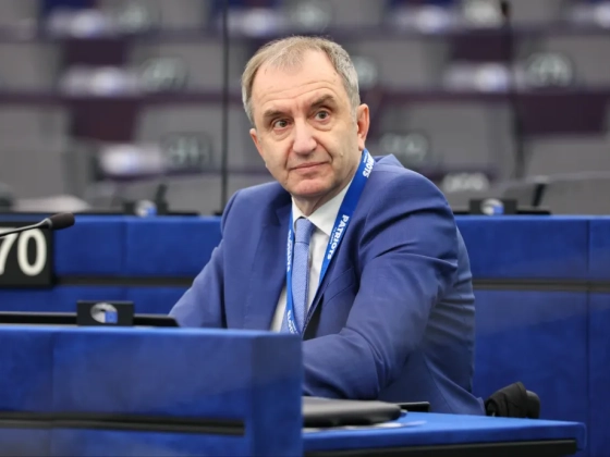 Több mint másfél évtizedes hagyományával szakított a Fidesz az Európai Parlamentben