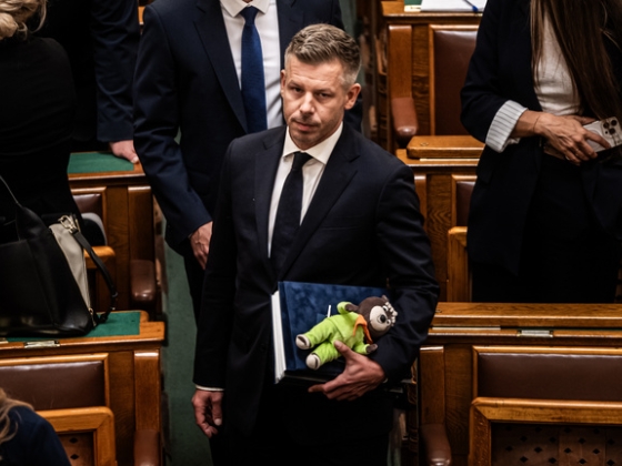 „Az eredeti macit is ellopták” – Magyar Péter meglepő felfedezése a közmédiában