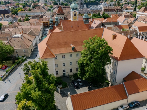 Bezárja a kőszegi szállodáját Mészáros Lőrinc, helyette a felcsúti Hotel Panchót veszik át
