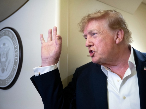 Trump szerint az AI-nak egyetlen korlátra van szüksége: egy „ERŐS ÉS OKOS (Magas IQ-jú!) ELNÖKRE”