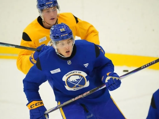 NHL: Szongoth Domán ezúttal gólpasszt adott a Bruins ellen