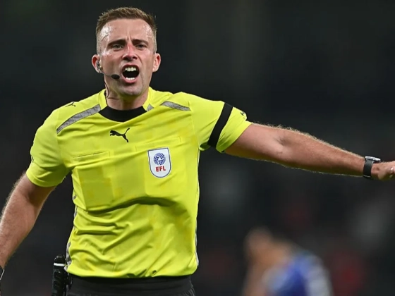 Először vezet Premier League-meccset a magyar származású játékvezető