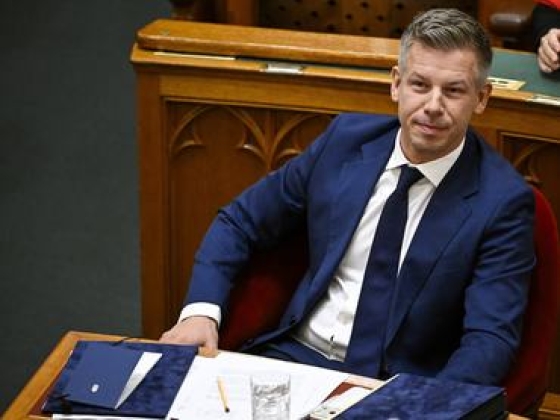 Magyar Péter mégsem szavazta meg az 5 ezer forintos dízeltámogatást és a cigaretta-áremelést