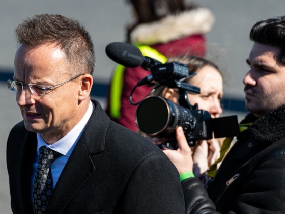 Szijjártó Péter azt mondja, jelenleg fontos tárgyalásokat bonyolít a Közel-Keleten