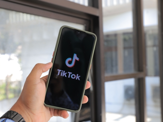 Kiszivárgott az EU drasztikus terve: így szoktatnák le a tiniket a TikTokról