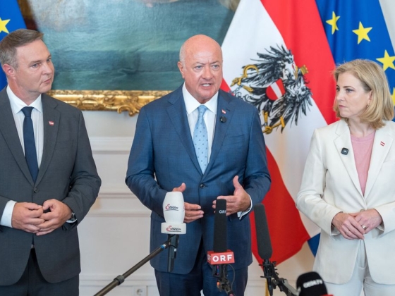 Egyre nagyobb nyomás alatt az osztrák kormány