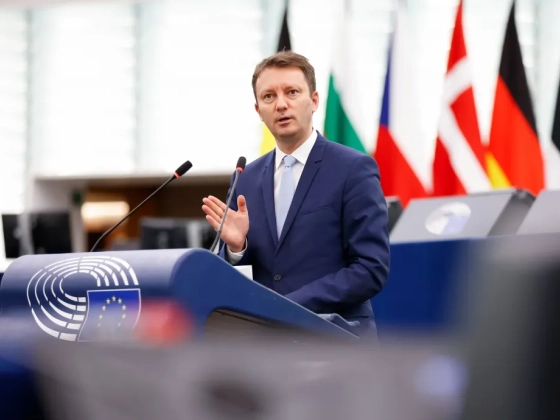 Mureșan: Hiba lenne csökkenteni az EU forrásait, hogy Bezos, Musk és Zuckerberg szabadon hozzáférhessen az uniós piachoz