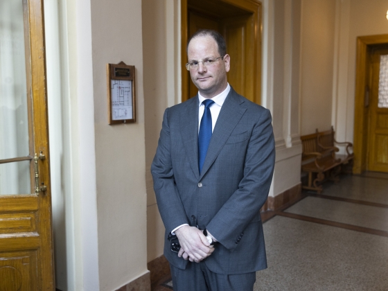 Reagált Jellinek Dániel cége a vezérigazgatója előállítására
