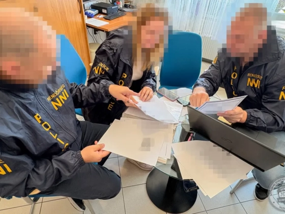 Laptopokról és mobilokról mentett le adatokat a rendőrség az Országos Onkológiai Intézetben tartott házkutatáson