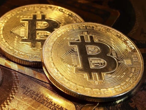Hatalmas pofont kapott a kriptopiac az Egyesült Államokban: azonnal zuhanni kezdett a bitcoin