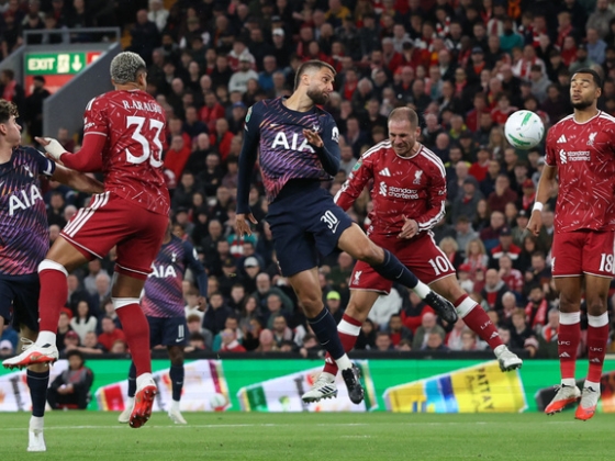 Döbbenetes Szoboszlai-bombagóllal jutott tovább a Liverpool a Ligakupában