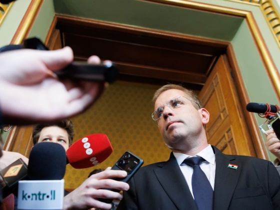 Belenyúlna a dohányosok zsebébe a kormány: jelentős adóemelés jöhet már novembertől