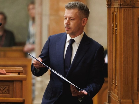 Rendkívüli bejelentést tett Magyar Péter, ez mindenkit meglepett: szerinte nem érdemes felszólalnia a parlamentben – „rajzolgatnak, nevetgélnek, nincs miről beszélni!