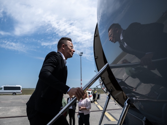Orbán Anita feljelentést tesz, mert Szijjártóék 4 milliárddal többet költöttek magángépes repkedésre, mint amennyibe a business osztály került volna