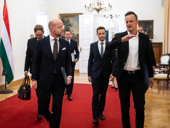 Méregdrágán repültek Szijjártóék: több milliárdos hűtlen kezelés gyanúja miatt tesz feljelentést a külügy