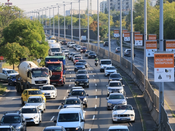 Tízezreket spórolhat a munkába járáson, és még olvasni is marad idő: íme, a magyar dolgozók új trükkje