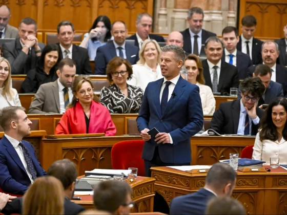 Elfogadta a parlament az ügynökakták nyilvánosságáról szóló törvényt