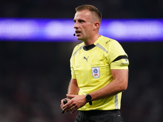 Magyar származású bíró fúj vasárnap a Premier League-ben
