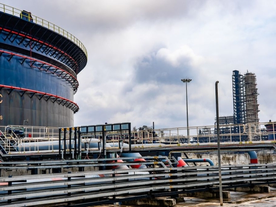 Most gyűlik a pénz a világ legnagyobb olajfinomítójára, 2028-ban kaphat koronát a csúcsüzem – bárki tulajdonossá válhat egy kontinens történetének legnagyobb IPO-ja során