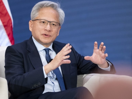 „Reméltem, hogy te is ugyanúgy érzel, mint én” – telefonon tette irányba Trump az Nvidia vezetőjét