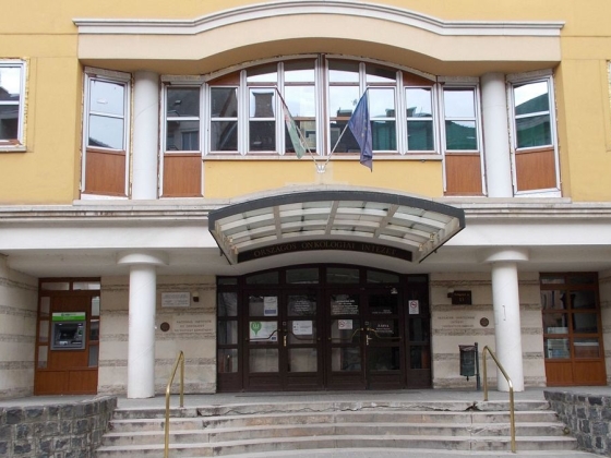 Házkutatást tart az NNI és a NAV az Országos Onkológiai Intézetben