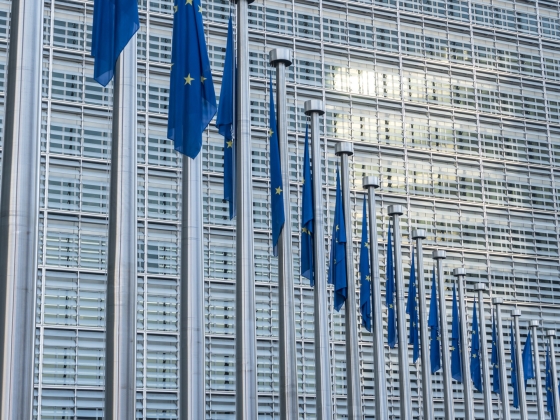 Kiterjesztik az új környezetvédelmi adót: a mosógépek és az autóalkatrészek is megdrágulhatnak az EU-ban