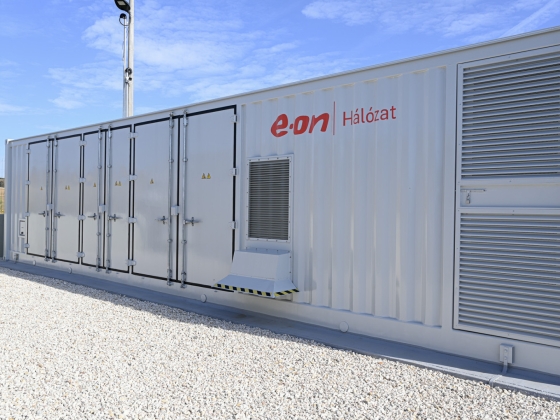 Konténerben érkezik a segítség: több milliárdos fejlesztést jelentett be az E.ON