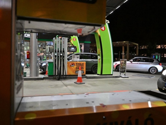 Igazi csoda történt a magyar benzinkutakon, életbe lépett a láthatatlan védett ár: az 5000 forintos dízeltámogatás eltakarta a szemek elől, mit tett a Mol az üzemanyaggal
