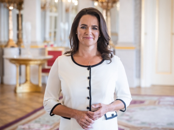Újabb fordulat, Novák Katalin eredetileg lovashintót vitt volna III. Károlynak