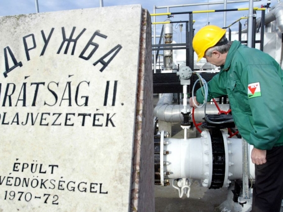 Most köszönheti meg Magyarország, hogy Orbán Viktor nem szakított az oroszokkal: itt az első EU-s óriásország, ami kifogy az olajból, miután levált a Barátság vezetékről – kétségbeesett vásárlásba kezdett