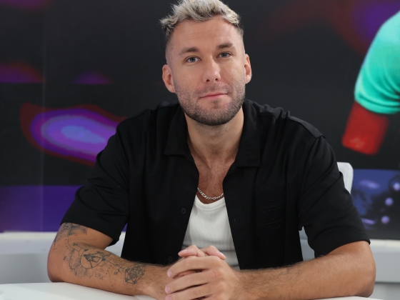 „Azt írta, hogy meghaltak a szülei, és ha nem lehetek az övé, követni fogja őket” – Privát üzenetben zaklatja egy rajongója a népszerű DJ-t