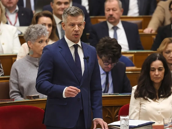 Káosz a köbön: vezető nélküli hivatalok és átalakítások miatt háborognak a kommentelők
