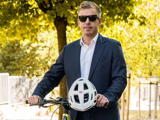 Karácsony nyomában teker Magyar Péter