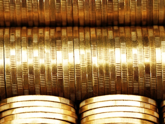 Erősödik a forint miközben az esti döntésre vár