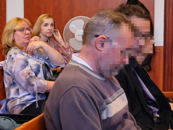 A lebénult balerina is végignézte, egymásra mutogatnak a Jókai utcai házomlás vádlottjai a bíróságon