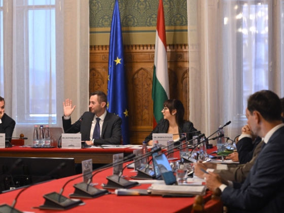 Itt a névsor, több jelölt közül kell választania a tiszás többségnek a kulcsfontosságú pozícióra