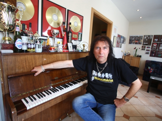 Húsz éve született újjá a leukémiából a magyar rocklegenda: „Boldog vagyok, hogy élek, hogy a családommal lehetek, s, hogy zenélhetek”