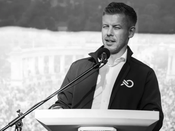 Pécsen folytatja országjárását Magyar Péter