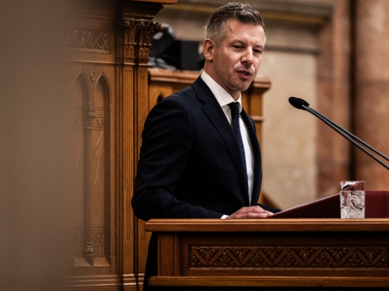 Itt a kormány bejelentése, közel 900 ezer vállalkozásnak nyújtanak segítséget