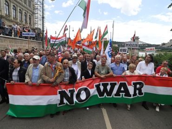 Betelt a pohár a fideszeseknél, már meg is hirdették az új Békemenetet
