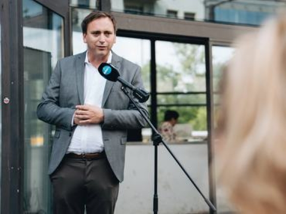 Őrsi Gergely lovári nyelven és csehül is tanul a cellában, Iványi Gábort beengedték hozzá