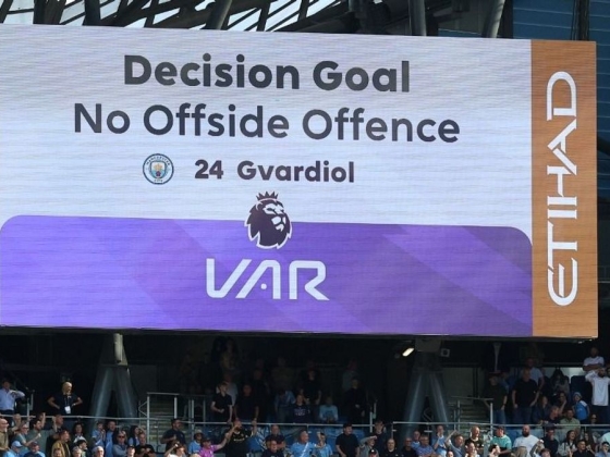 A videóbíró dumája volt az igazi katasztrófa a manchesteri fociderbin