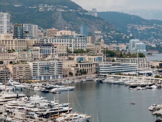 Meglepő társaságba került Monaco, együtt léphetnek le a szégyenteljes listáról