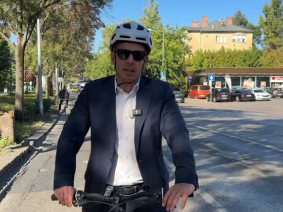 „Kétévesen elszöktem egy szökőkúthoz” – Kerékpározás közben nosztalgiázott és szúrt oda az ellenzéknek Magyar Péter