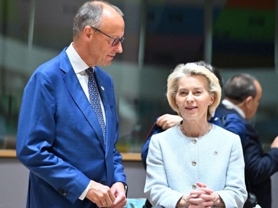 Ursula von der Leyen az erőről beszél, eközben napokon belül megbukhat Friedrich Merz – a német sajtó már keselyűként köröz a kancellár felett