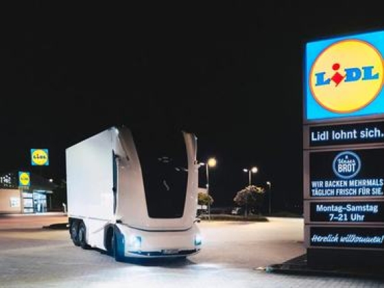 Elszabadult a Lidl az utakon: sofőr nélküli teherautó viszi a boltba az árut