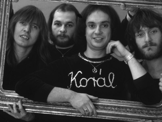 Korál-kvíz: Ön felismeri a legendás zenekar legnagyobb slágereit?